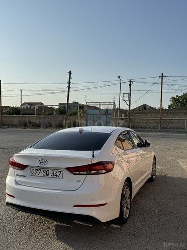Hyundai Avante-3
