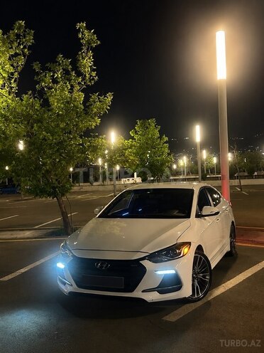 Hyundai Elantra-1