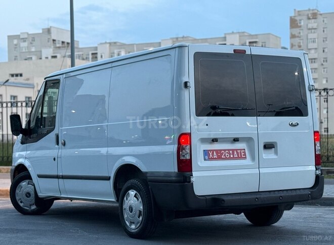 Ford Transit-9