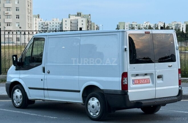 Ford Transit-12
