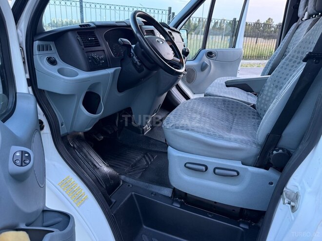 Ford Transit-18