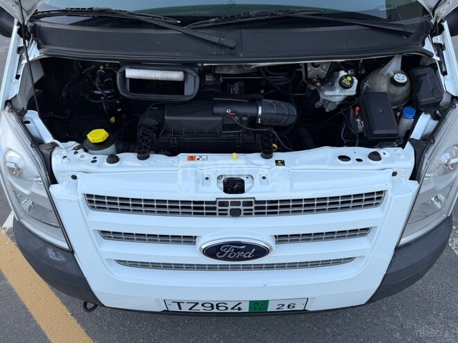 Ford Transit-17
