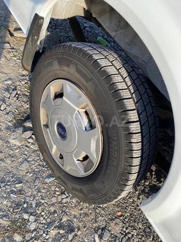 Ford Transit-5