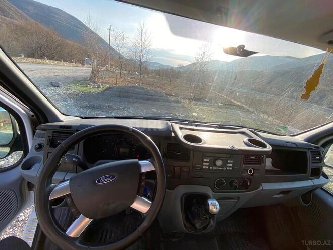 Ford Transit-6