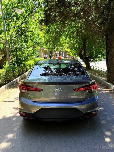 Hyundai Elantra-2