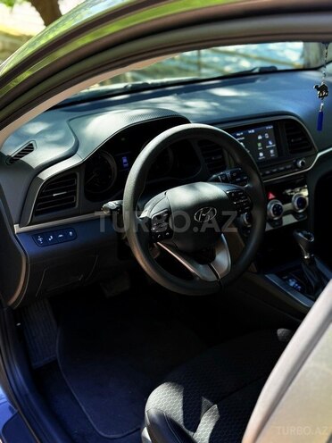 Hyundai Elantra-12