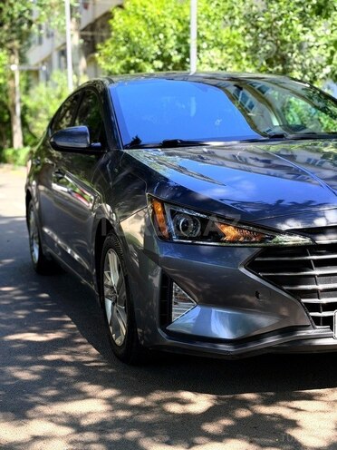 Hyundai Elantra-11