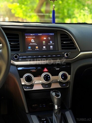 Hyundai Elantra-8