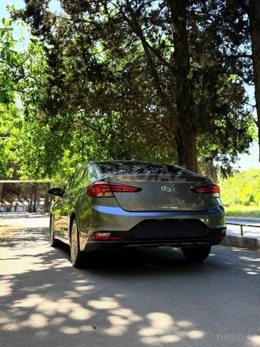 Hyundai Elantra-18