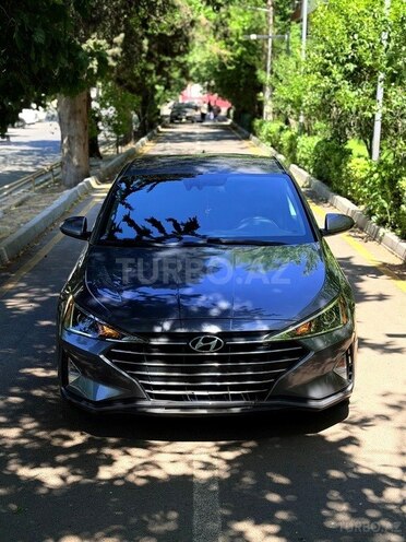Hyundai Elantra-1