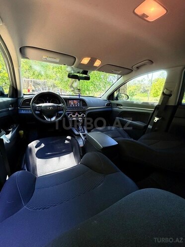 Hyundai Elantra-3