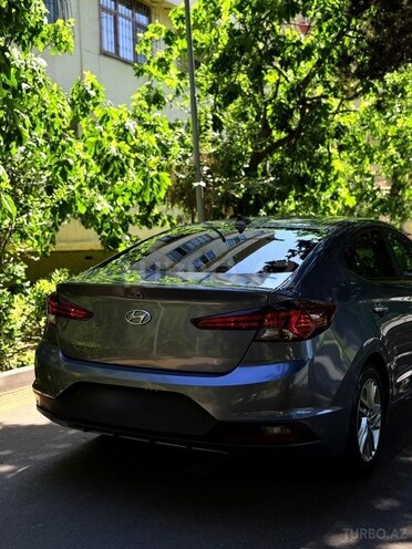Hyundai Elantra-17