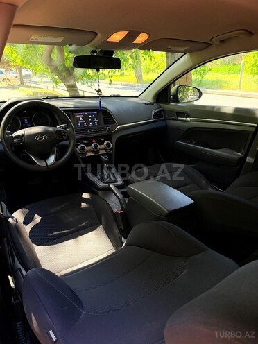 Hyundai Elantra-14