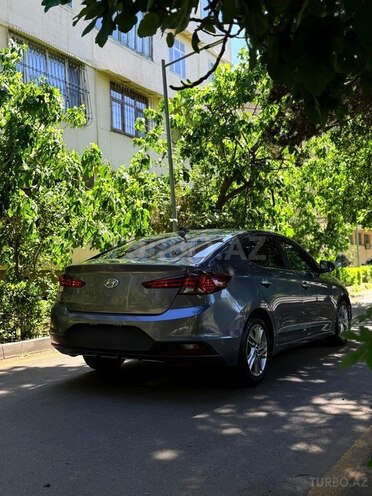 Hyundai Elantra-15