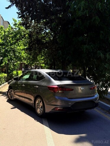 Hyundai Elantra-19