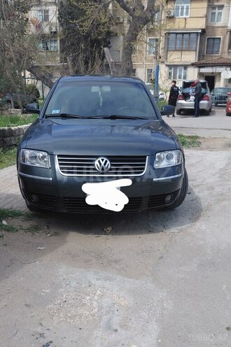 Volkswagen Passat-1