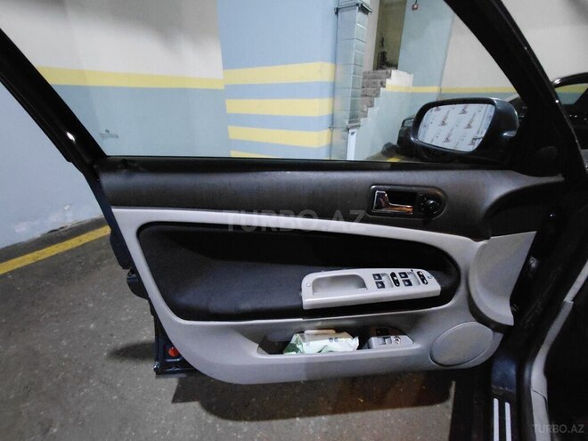 Volkswagen Passat-5