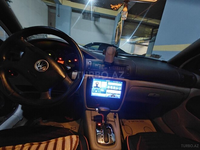 Volkswagen Passat-8