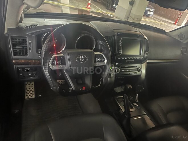 Toyota Land Cruiser-6