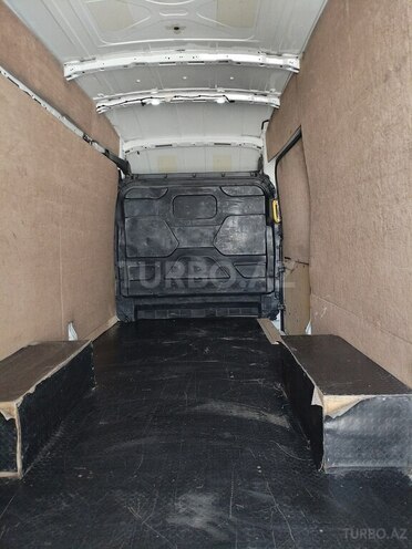 Ford Transit-5