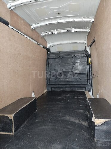 Ford Transit-8