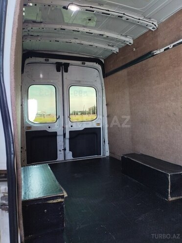 Ford Transit-9