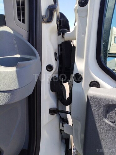 Ford Transit-15