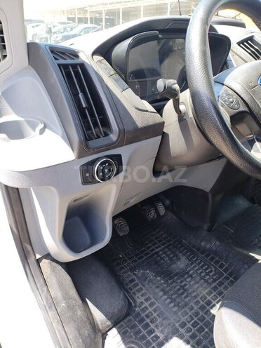 Ford Transit-14