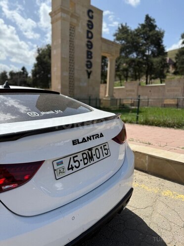 Hyundai Elantra-12