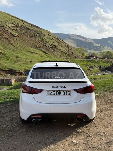 Hyundai Elantra-11