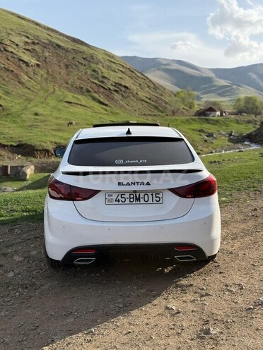 Hyundai Elantra-15