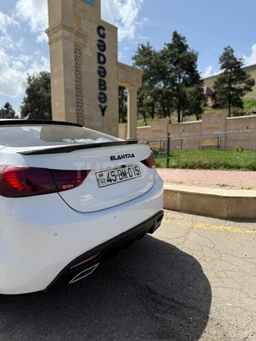 Hyundai Elantra-14