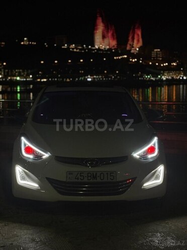 Hyundai Elantra-16