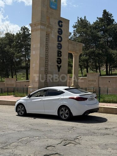 Hyundai Elantra-13
