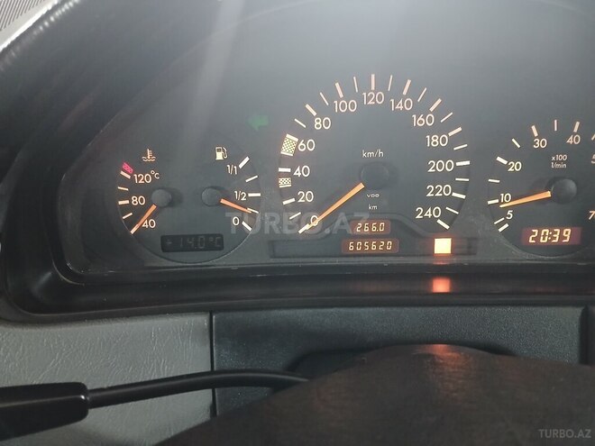 Mercedes E 200-3