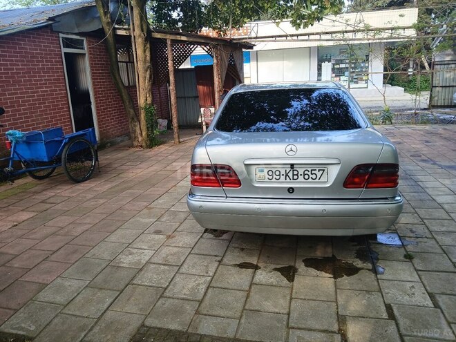Mercedes E 200-2