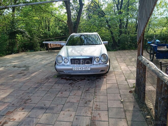 Mercedes E 200-1