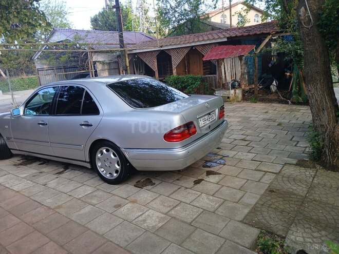Mercedes E 200-5