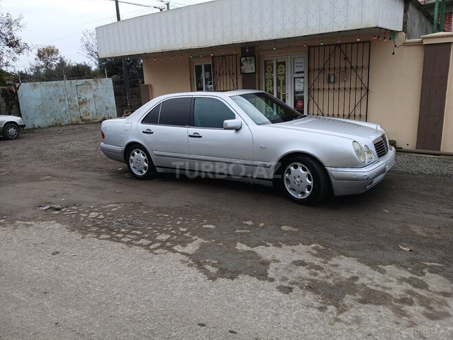 Mercedes E 200-4