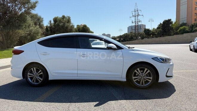 Hyundai Avante-3