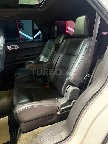 Ford Explorer-20