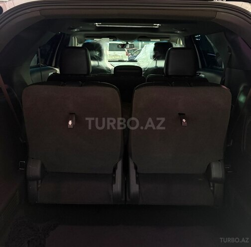 Ford Explorer-24