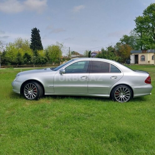 Mercedes E 270-3