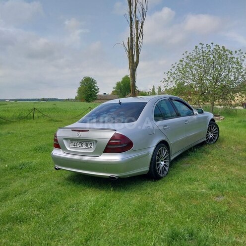 Mercedes E 270-2