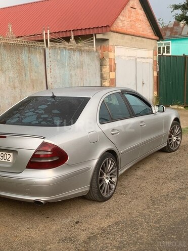 Mercedes E 270-8