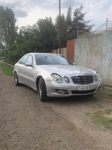 Mercedes E 270-7