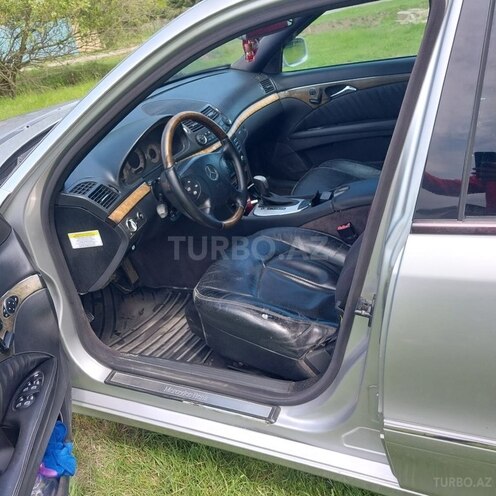 Mercedes E 270-10