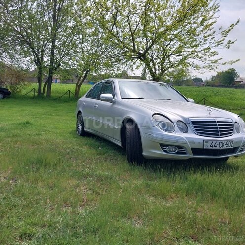 Mercedes E 270-4