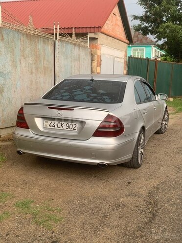 Mercedes E 270-9
