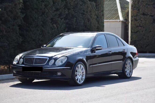 Mercedes E 220-1